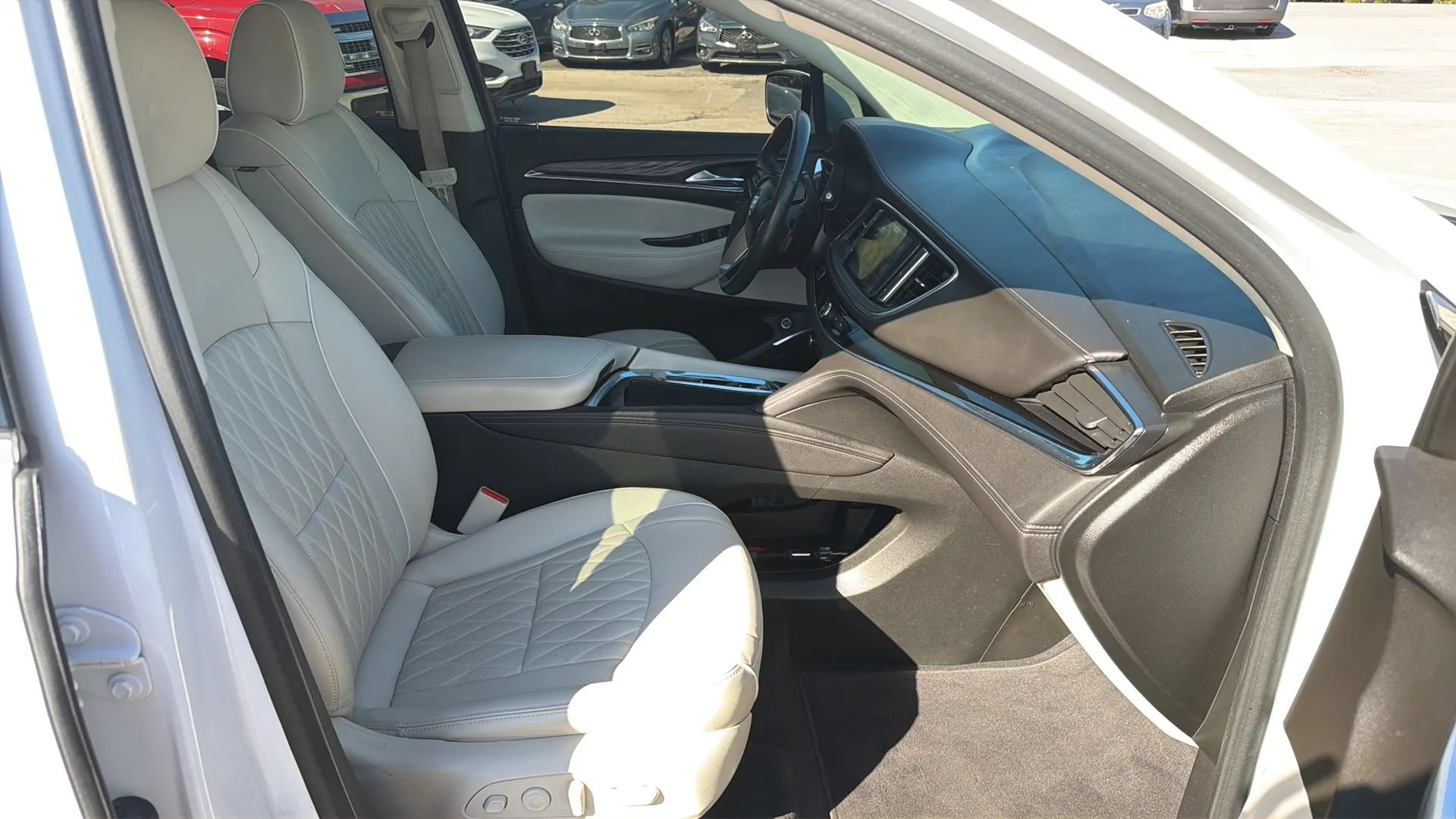 Used 2023 Buick Enclave Avenir w/ Avenir Technology Package AWD/4WD image 2