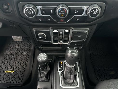 Used 2018 Jeep Wrangler Unlimited Sport S image 13