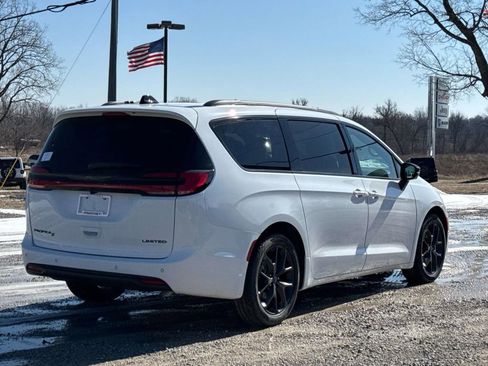 New 2026 Chrysler Pacifica Limited w/ S Appearance Package image 7