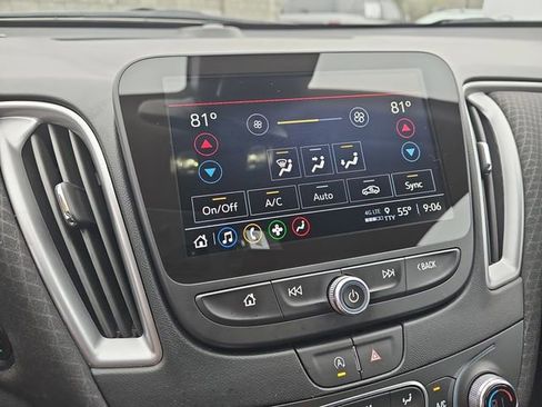 Used 2025 Chevrolet Malibu LT image 25