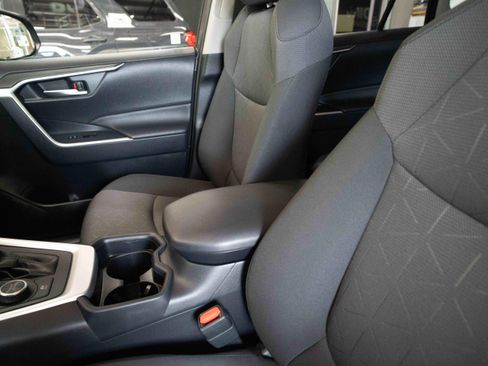 Used 2019 Toyota RAV4 XLE w/ Convenience Package AWD/4WD image 10