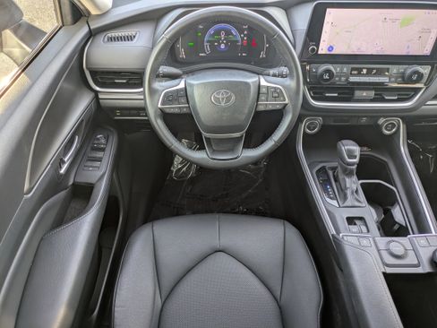 Used 2024 Toyota Grand Highlander XLE image 4