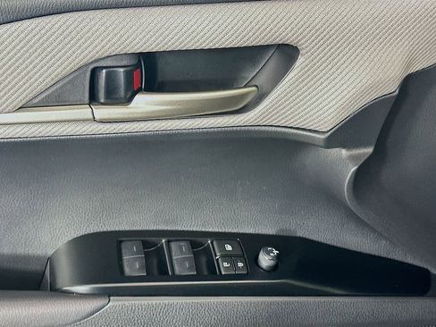 Used 2025 Toyota Camry SE image 18