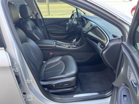 Used 2019 Buick Envision Essence FWD image 18