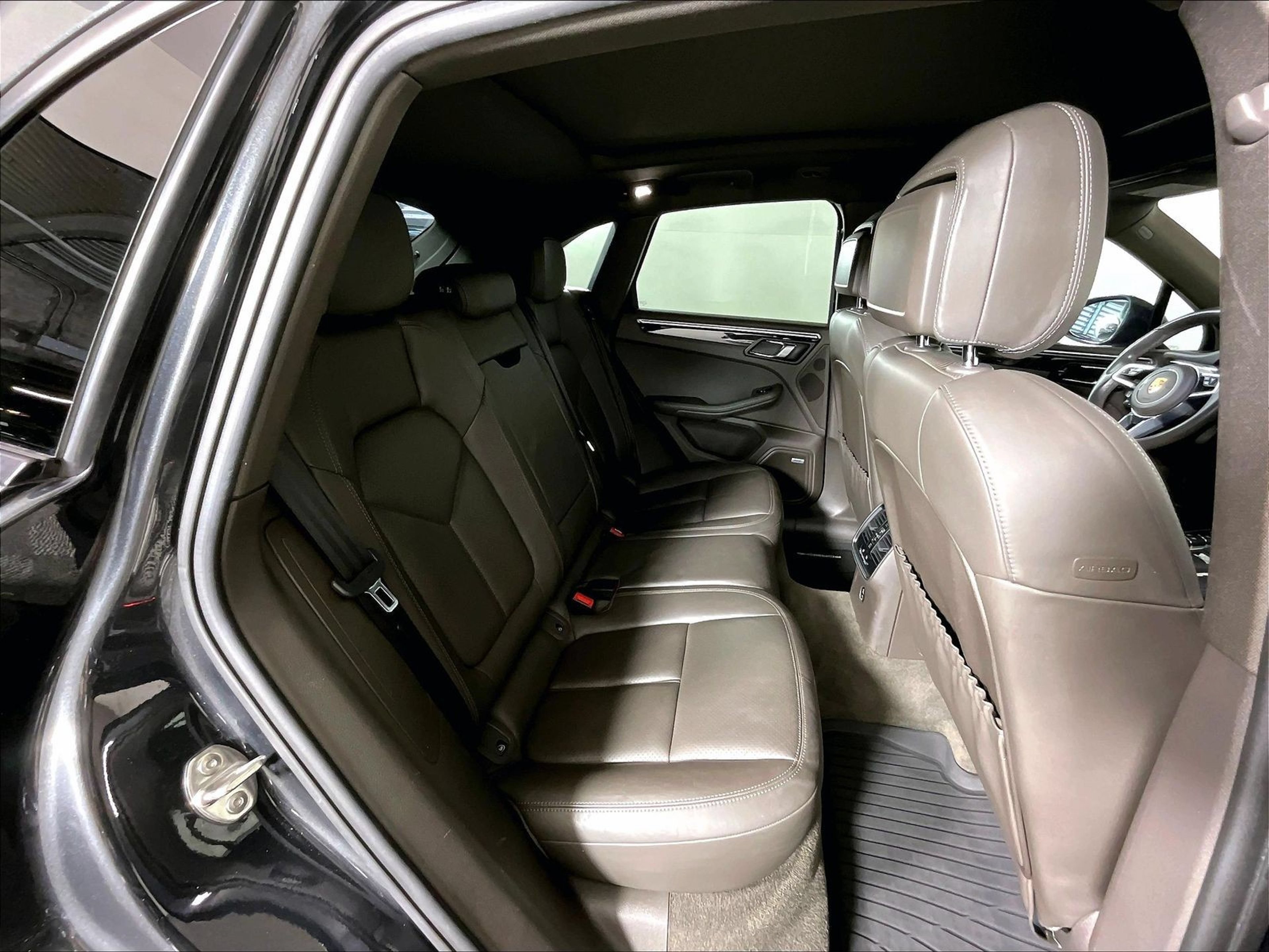 Certified 2020 Porsche Macan AWD/4WD image 19