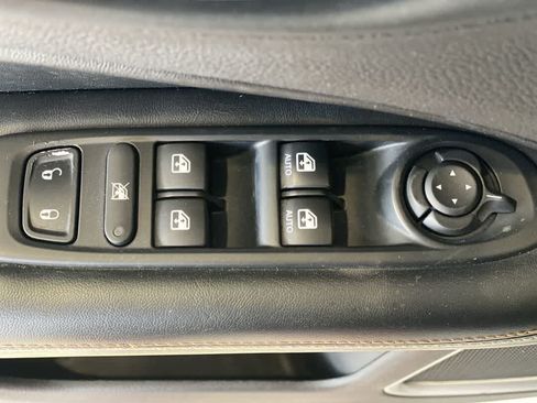 Used 2018 Jeep Compass Latitude w/ Popular Equipment Group AWD/4WD image 16