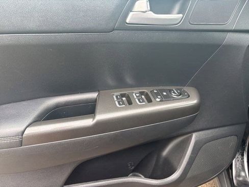 Used 2022 Kia Sportage LX FWD image 13