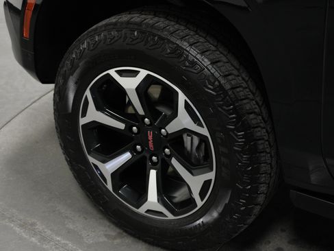 Used 2026 GMC Yukon AT4 w/ AT4 Premium Plus Package AWD/4WD image 10