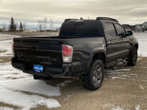 Used 2017 Toyota Tacoma Limited w/ Tow Package image 12