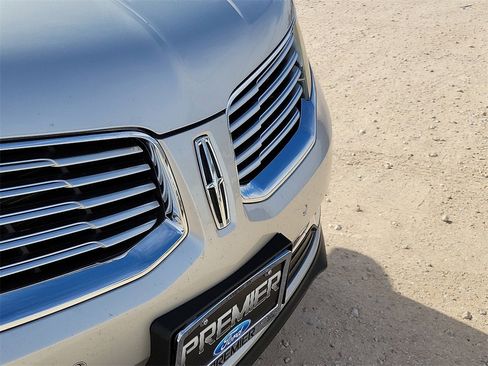 Used 2018 Lincoln MKX Reserve image 13