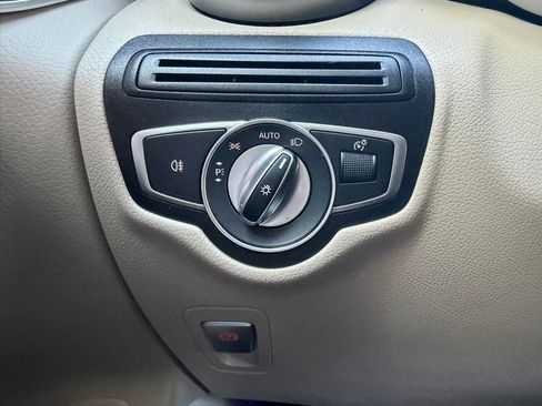 Used 2021 Mercedes-Benz GLC 300 4MATIC image 24