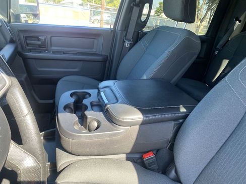 Used 2024 RAM 2500 Tradesman w/ Chrome Appearance Group image 22