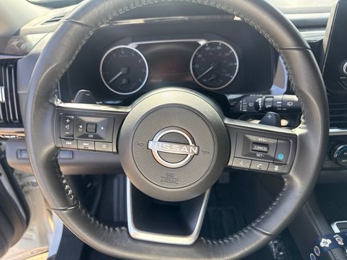 Used 2024 Nissan Pathfinder SV w/ SV Premium Package FWD image 10