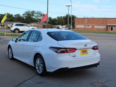 Used 2024 Toyota Camry LE image 7