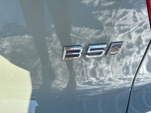 Certified 2025 Volvo XC40 B5 Plus image 7