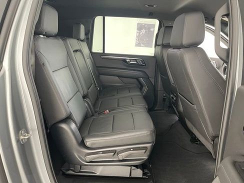 Used 2025 Chevrolet Suburban Z71 image 48