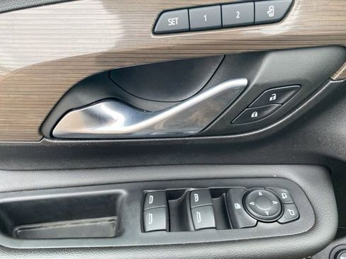 Used 2023 GMC Terrain Denali image 22