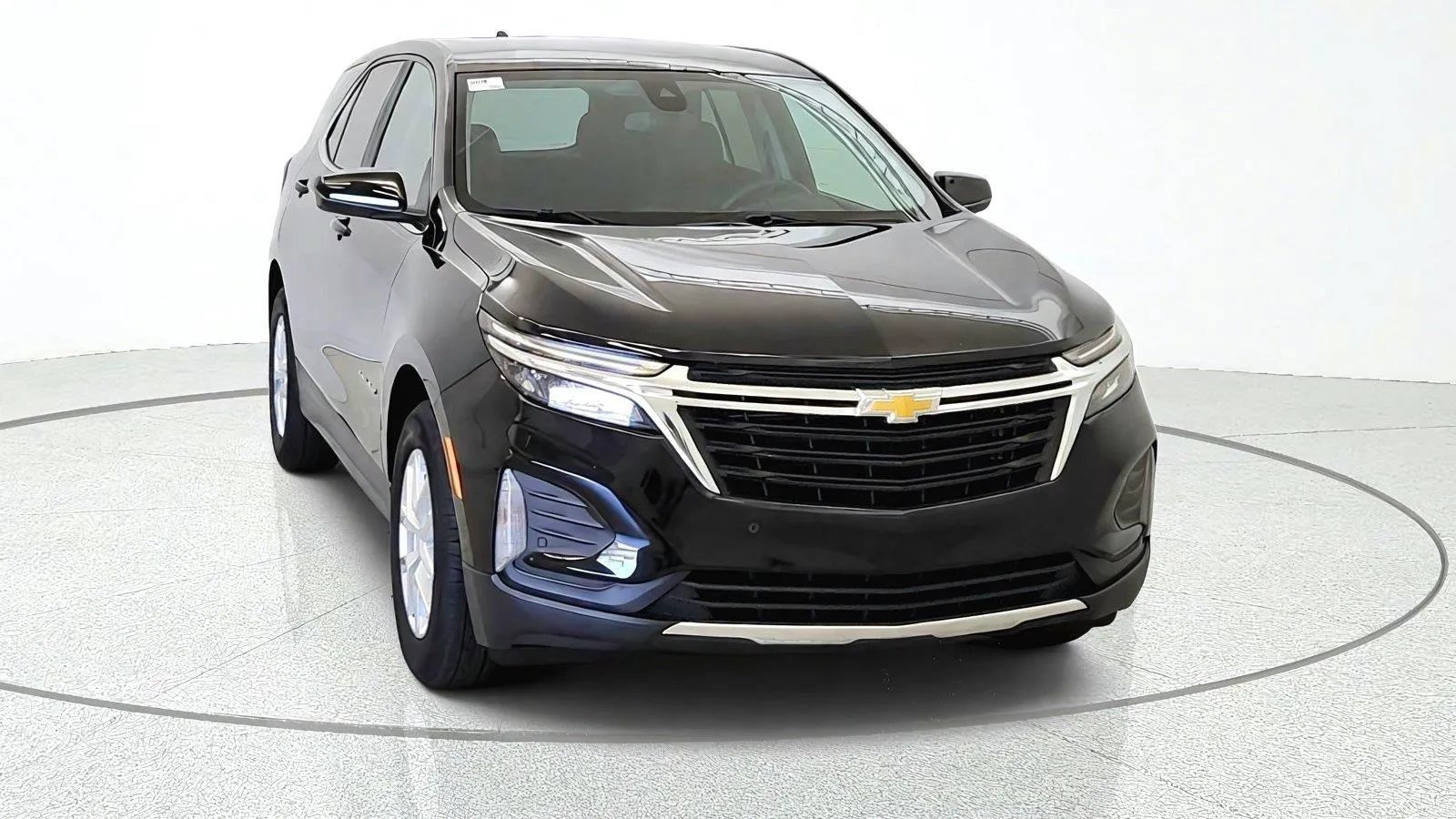 Used 2024 Chevrolet Equinox LT w/ LPO, Floor Liner Package FWD image 2