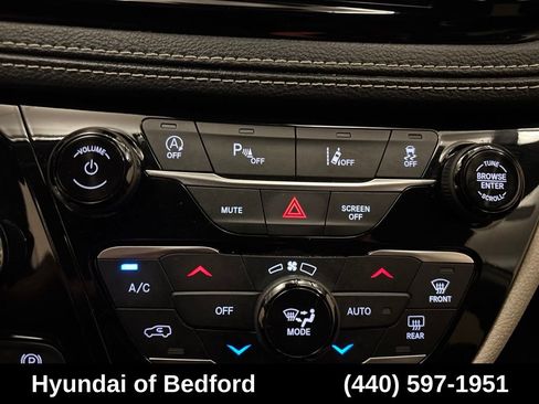 Used 2023 Chrysler Pacifica Limited FWD image 23