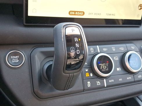 Used 2025 Land Rover Defender 110 S image 25