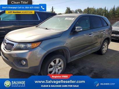 Used 2013 Kia Sorento LX w/ Third Row Pkg