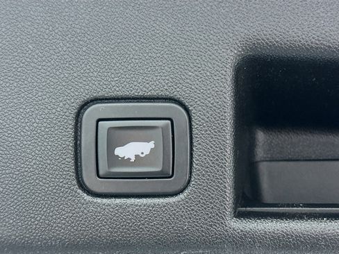 Used 2018 Chevrolet Equinox LT image 28