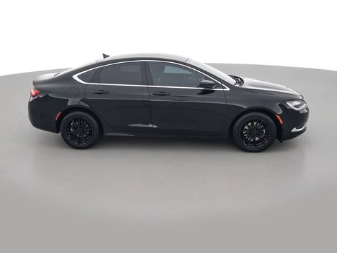 Used 2017 Chrysler 200 Limited Platinum FWD image 4