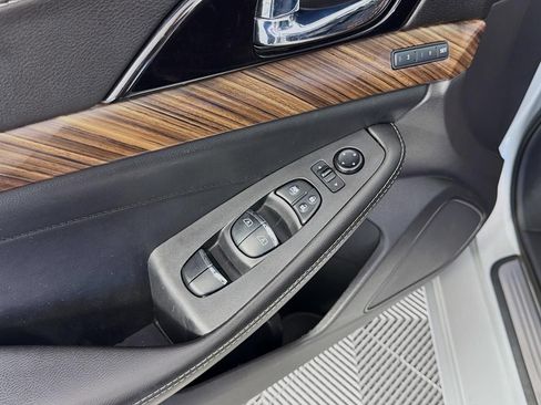 Used 2016 Nissan Maxima Platinum FWD image 19