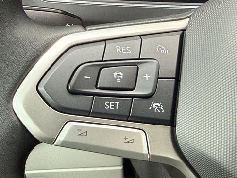 Used 2022 Volkswagen Tiguan SE AWD/4WD image 30