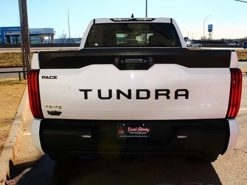 Used 2022 Toyota Tundra SR5 w/ SR5 Convenience Package image 9