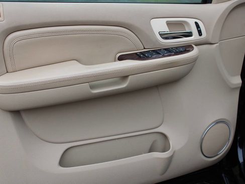 Used 2009 Cadillac Escalade AWD image 14