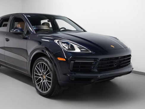 Certified 2023 Porsche Cayenne AWD/4WD image 9