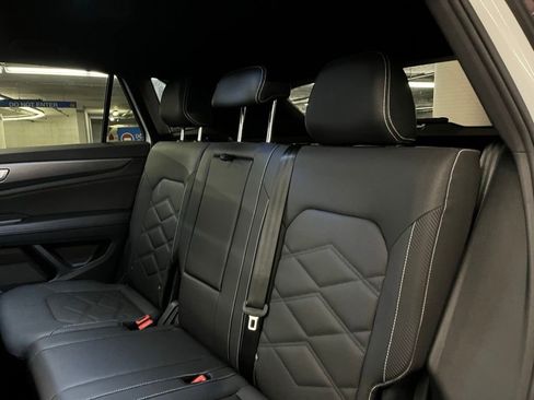Used 2025 Volkswagen Atlas Cross Sport SE image 21