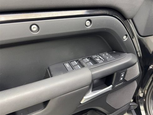 Used 2025 Land Rover Defender 110 S image 25