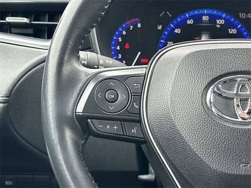 Used 2022 Toyota Corolla Cross XLE image 9
