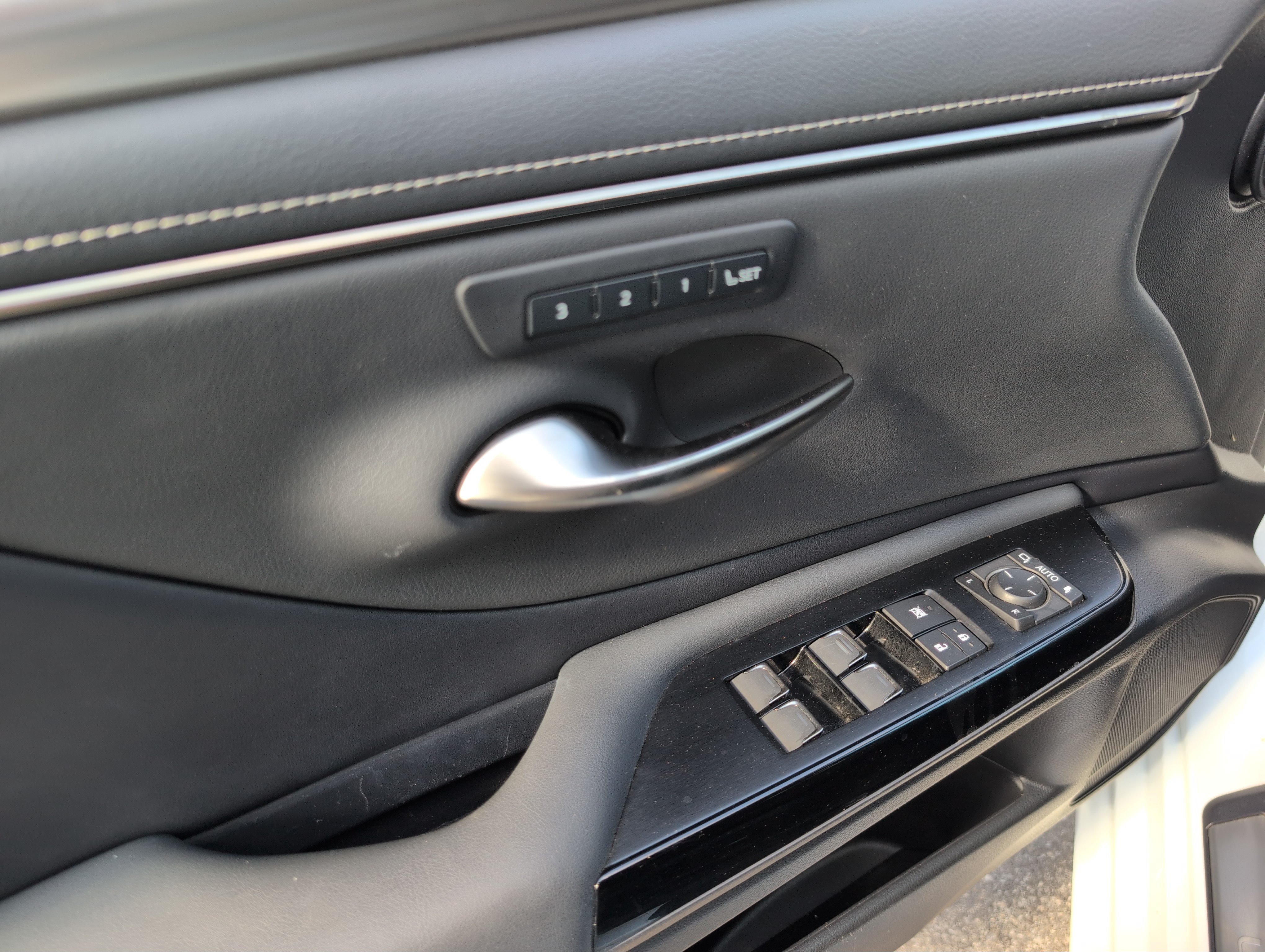Certified 2022 Lexus ES 350 F Sport FWD image 8