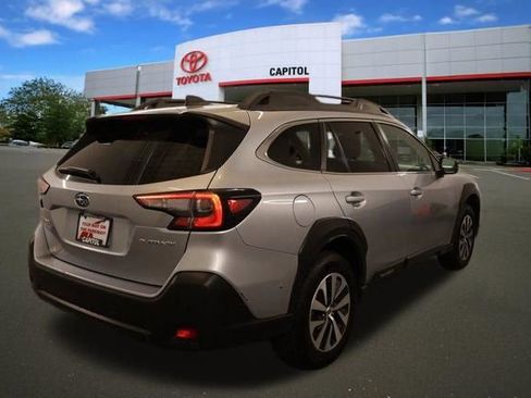Used 2025 Subaru Outback Premium AWD/4WD image 2