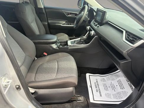 Used 2020 Toyota RAV4 XLE w/ Carpet Mat Package AWD/4WD image 33