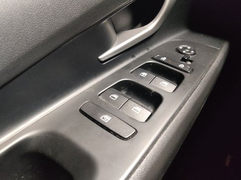 Used 2025 Hyundai Elantra SE FWD image 27