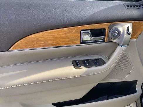 Used 2014 Lincoln MKX FWD w/ Equipment Group 102A image 19