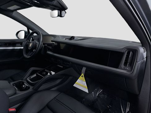 New 2026 Porsche Cayenne S image 32