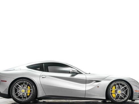 Used 2016 Ferrari F12 Berlinetta RWD image 2