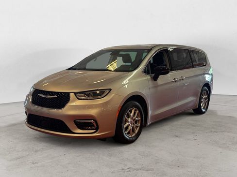 Used 2024 Chrysler Pacifica Touring-L FWD image 7