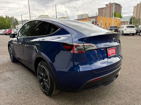 Used 2022 Tesla Model Y Long Range AWD/4WD image 5