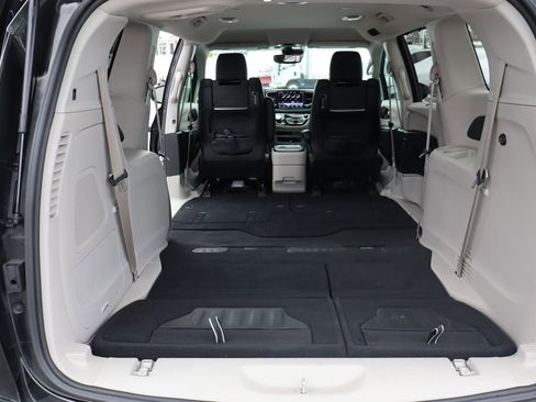 Used 2021 Chrysler Pacifica Touring-L w/ Uconnect Theater Family Group image 38