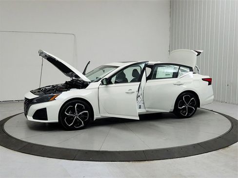 New 2025 Nissan Altima 2.5 SR w/ SR Premium Package image 12