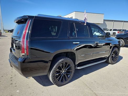 Used 2020 Cadillac Escalade Luxury w/ Escalade Sport Edition image 8