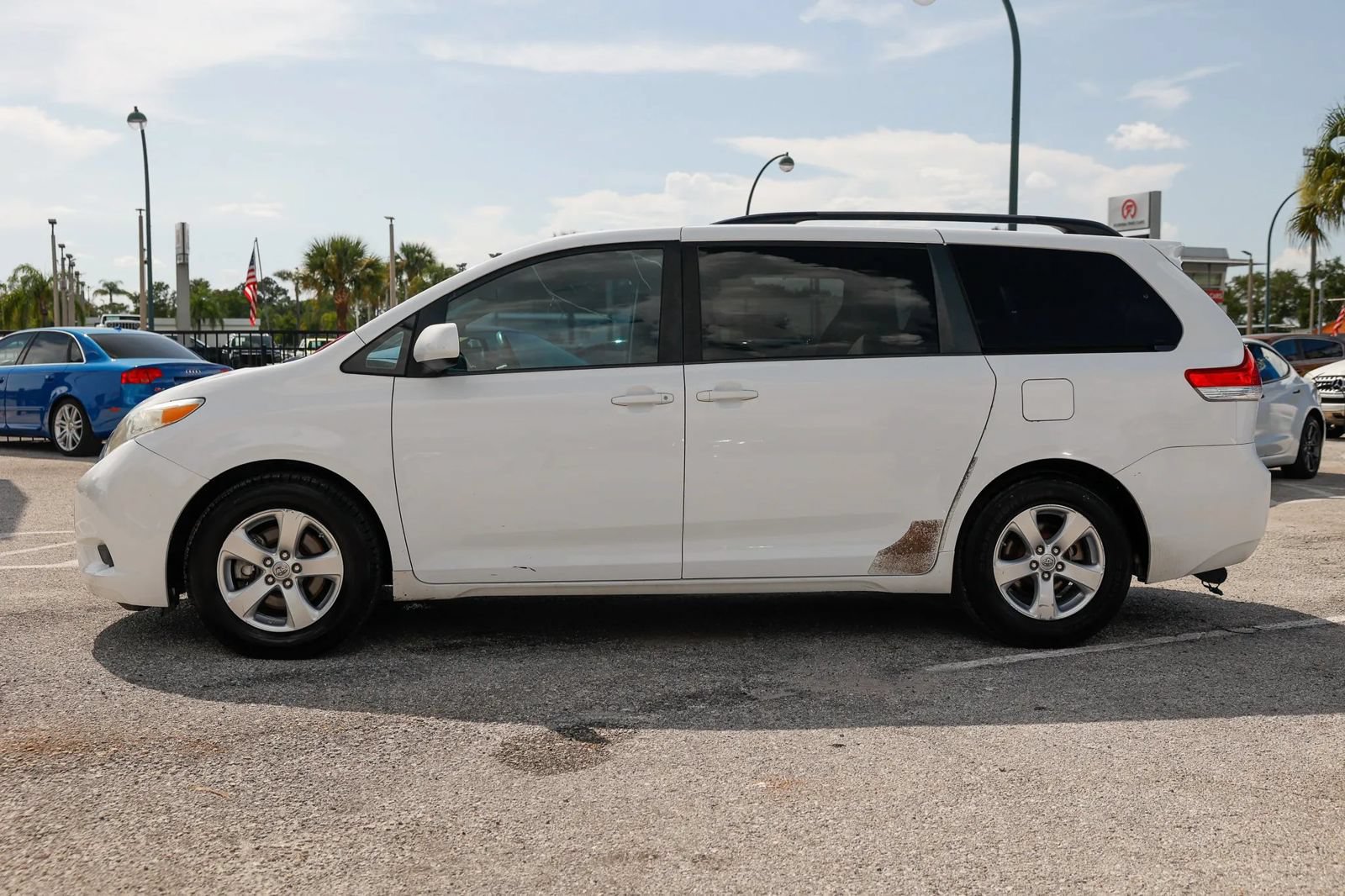 Used 2014 Toyota Sienna LE FWD image 3