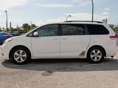 Used 2014 Toyota Sienna LE FWD image 3