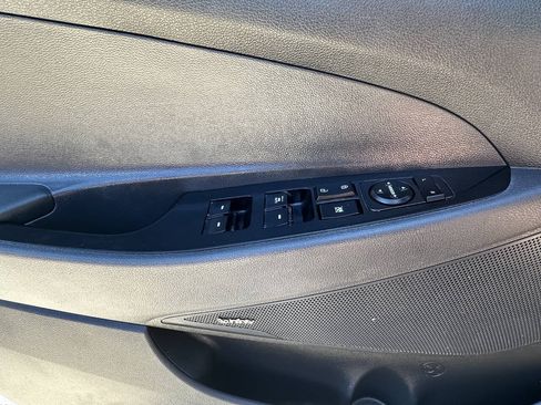 Used 2019 Hyundai Tucson Sport FWD image 12